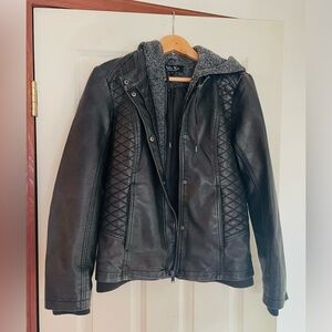 Faux leather jacket, Mo-Ka Black, layered look. Has hood size M